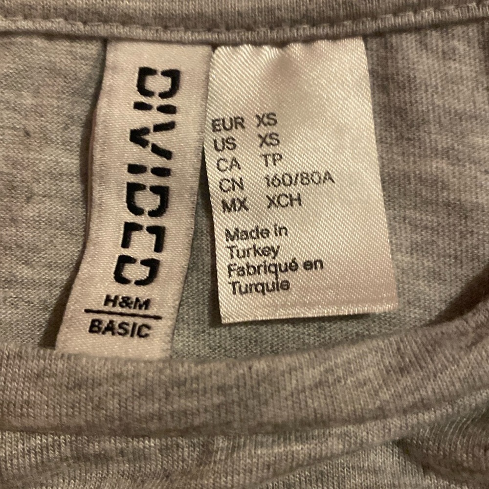 H&M’s woman’s grey pocket tee